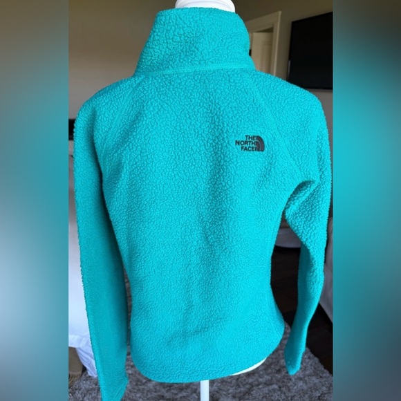 The North Face MEDIUM Turquoise Fleece Pullover 1/4 Snap Neck And Front Pocket - Picture 4 of 10